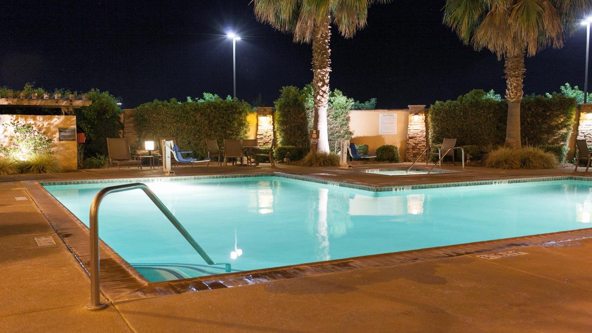 Holiday Inn Express Turlock By Ihg Eksteriør billede