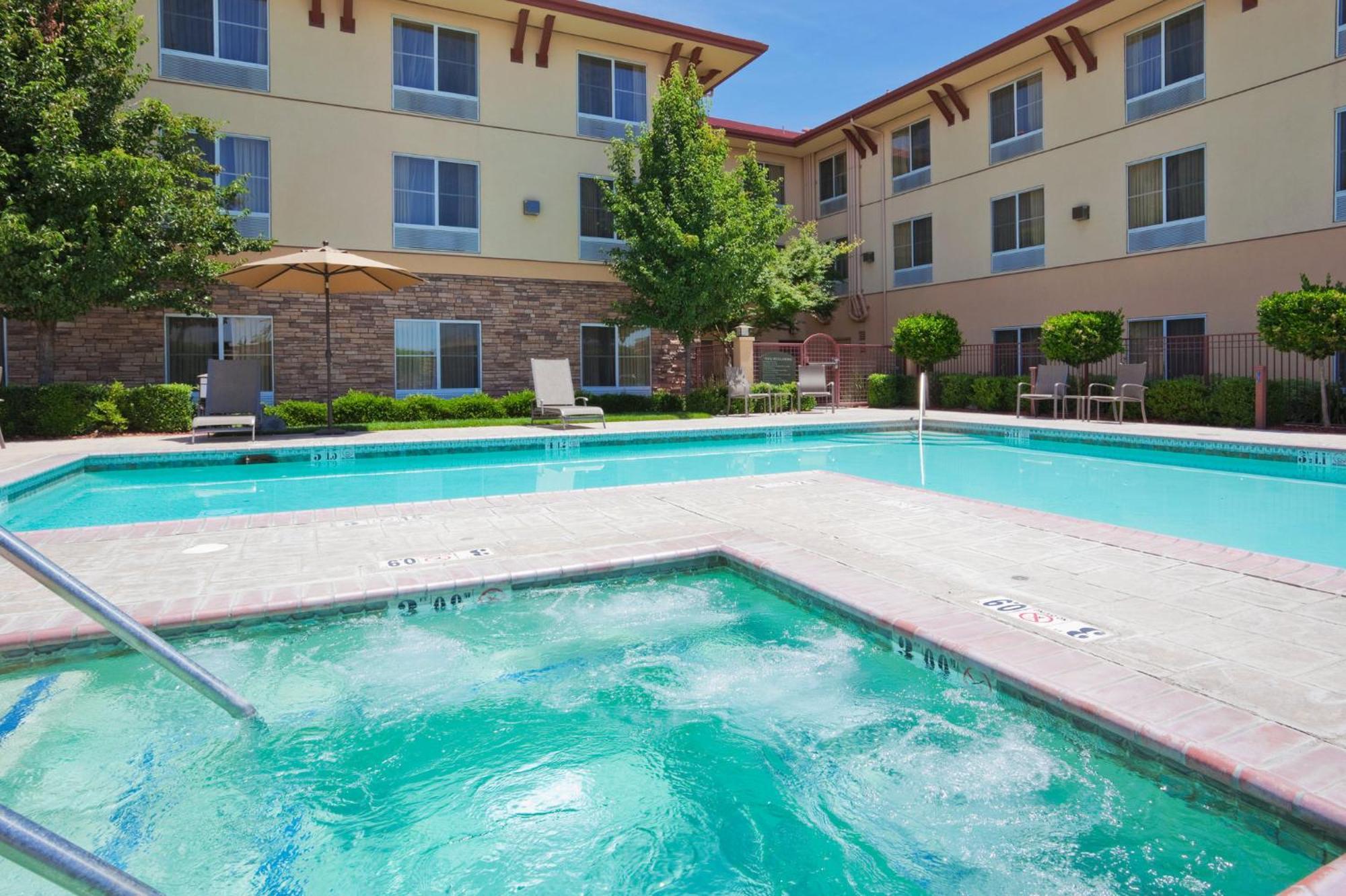 Holiday Inn Express Turlock By Ihg Eksteriør billede