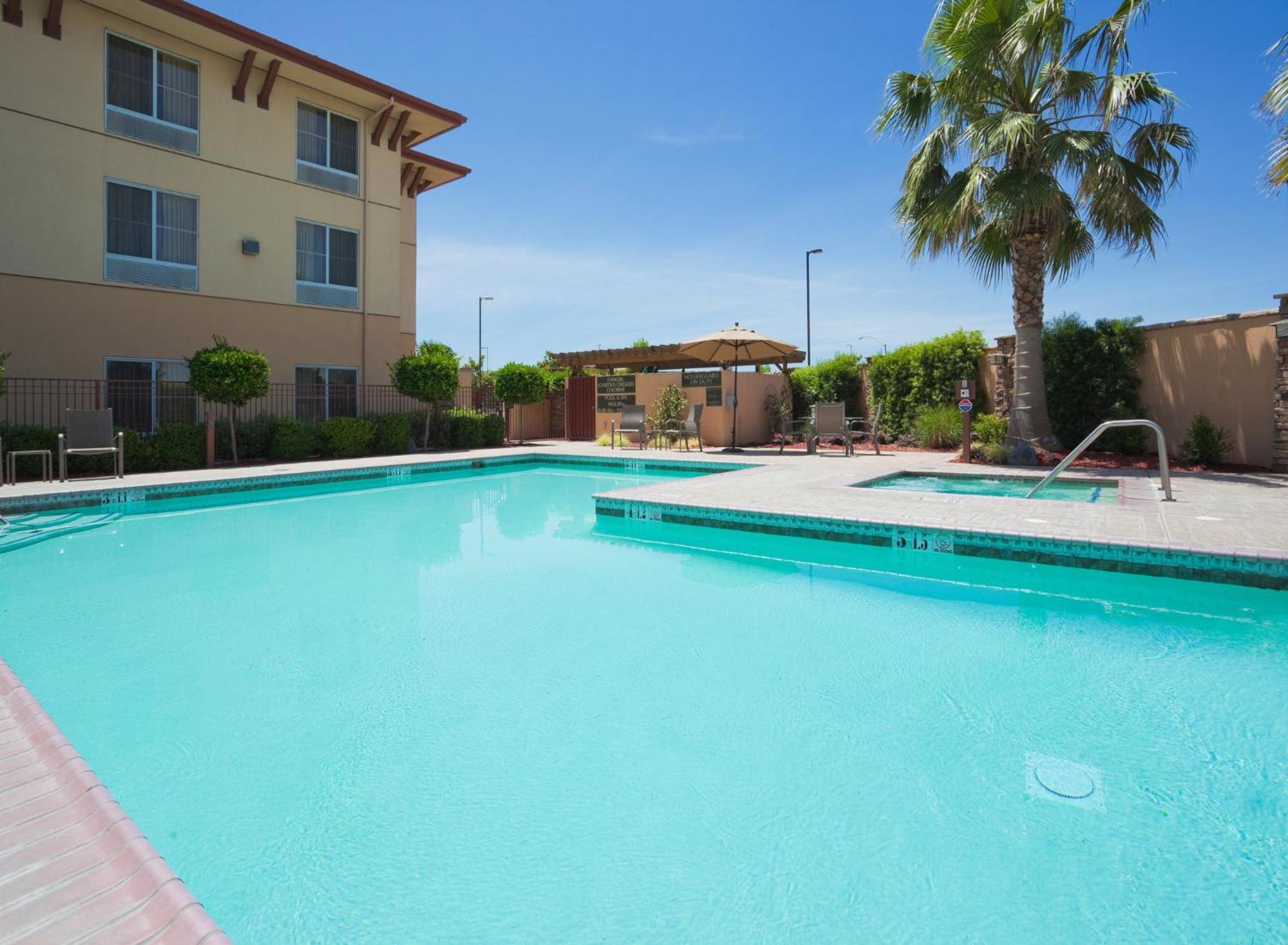 Holiday Inn Express Turlock By Ihg Eksteriør billede